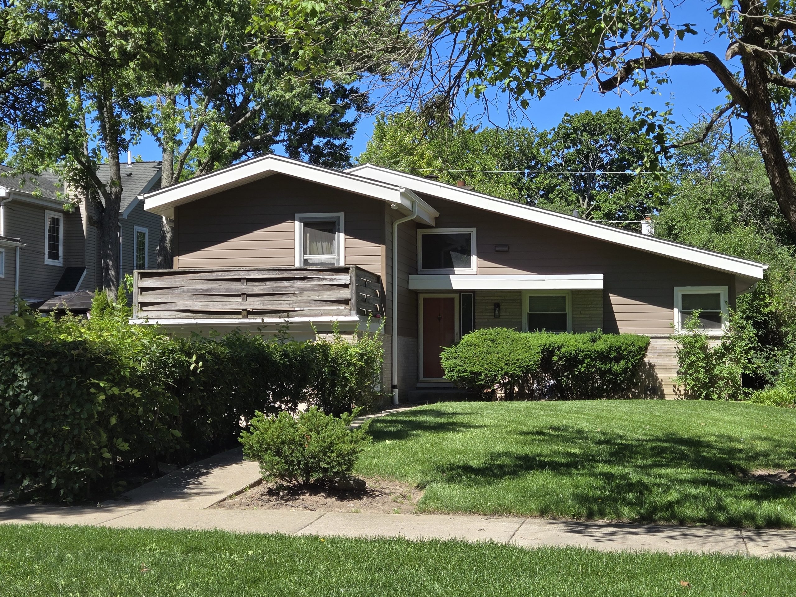 Coming soon home in Sherwood Forest neighborhood of Highland Park, Illinois
